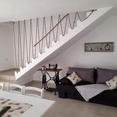 House Carla Belavici *