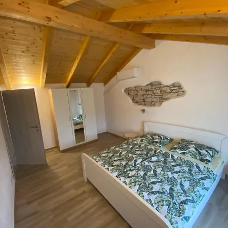 House Carla Belavici Сasa de vacaciones Hreljići